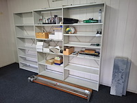 2x metalen wandstelling met inhoud - afbeelding 1 van  5