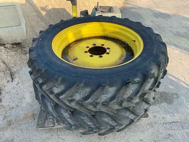 2x michelin agribib 380/80 r38 tractorwielen – 8-gaats – john deere velgen - afbeelding 1 van  10