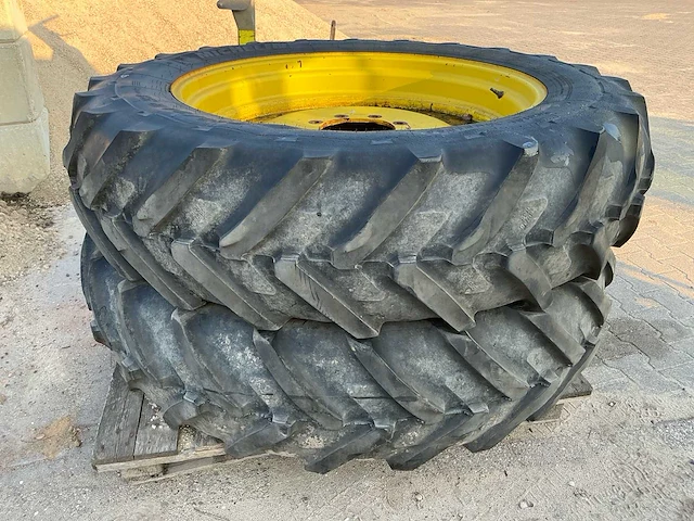 2x michelin agribib 380/80 r38 tractorwielen – 8-gaats – john deere velgen - afbeelding 3 van  10