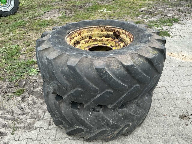 2x michelin xm27 18.4 r26 tractorwielen – 26" 10-gats stalen velgen - afbeelding 3 van  3