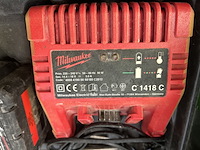 2x milwaukee accugereedschap, accu's en lader in koffer - afbeelding 3 van  9