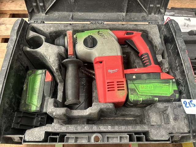 2x milwaukee accugereedschap, accu's en lader in koffer - afbeelding 5 van  9