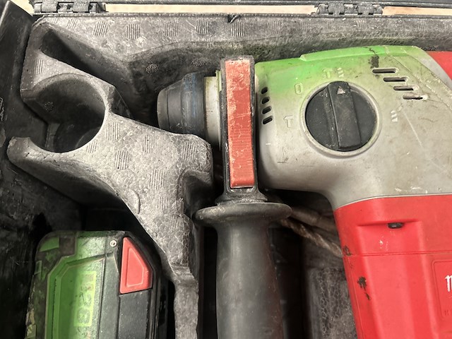 2x milwaukee accugereedschap, accu's en lader in koffer - afbeelding 8 van  9