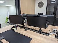 2x monitor op arm philips, 24e1n11, bouwjaar 2024 - afbeelding 1 van  5