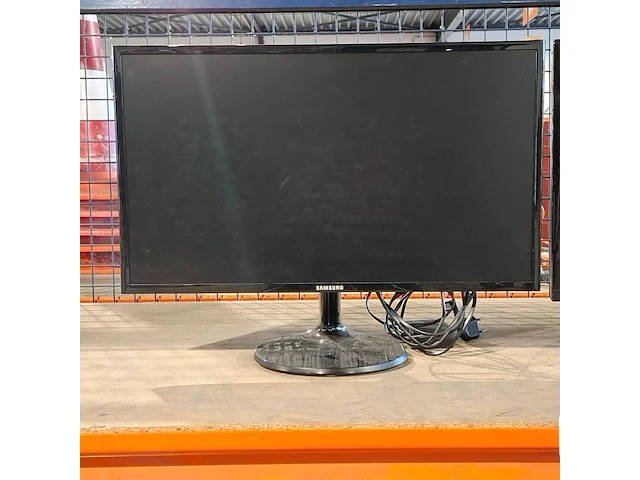2x monitor, samsung & tft - afbeelding 2 van  5