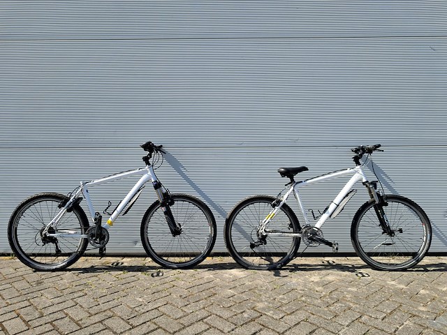2x mountainbike, wit - afbeelding 1 van  20