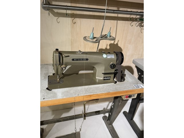 2x naaimachine mitsubishi en adler, db-130gm en 1098-12 - afbeelding 2 van  9