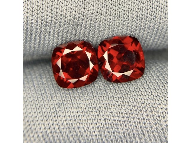 2x natuurlijke rhodolite garnet | totaal 5.40ct, rood - afbeelding 1 van  1