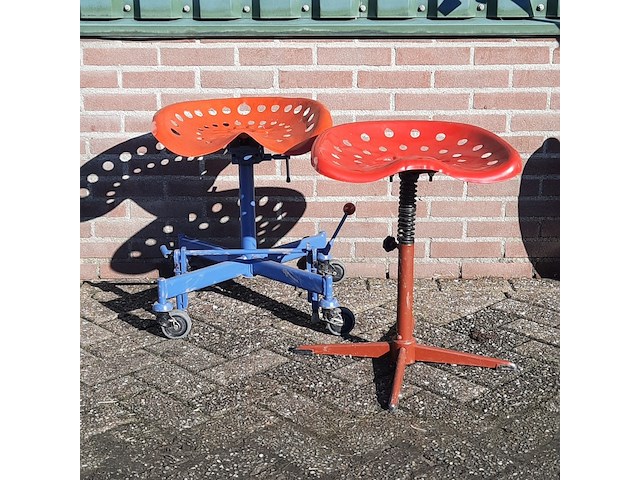 2x nostalgische kruk met panzitting - afbeelding 1 van  7