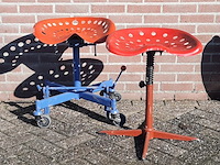 2x nostalgische kruk met panzitting - afbeelding 1 van  7