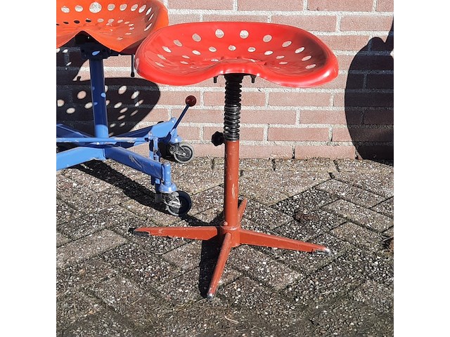 2x nostalgische kruk met panzitting - afbeelding 2 van  7