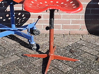 2x nostalgische kruk met panzitting - afbeelding 2 van  7