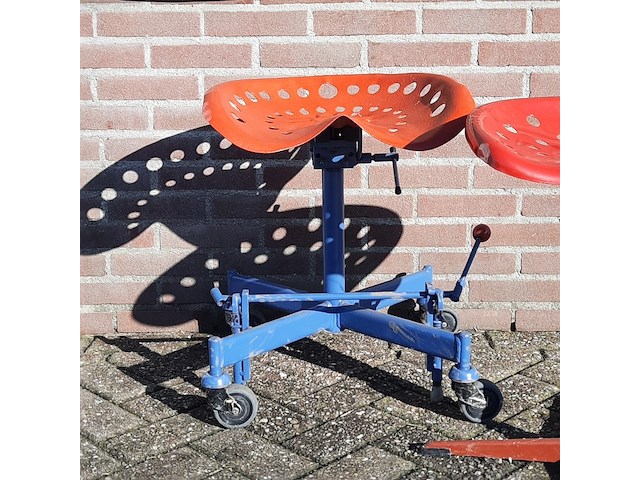 2x nostalgische kruk met panzitting - afbeelding 5 van  7