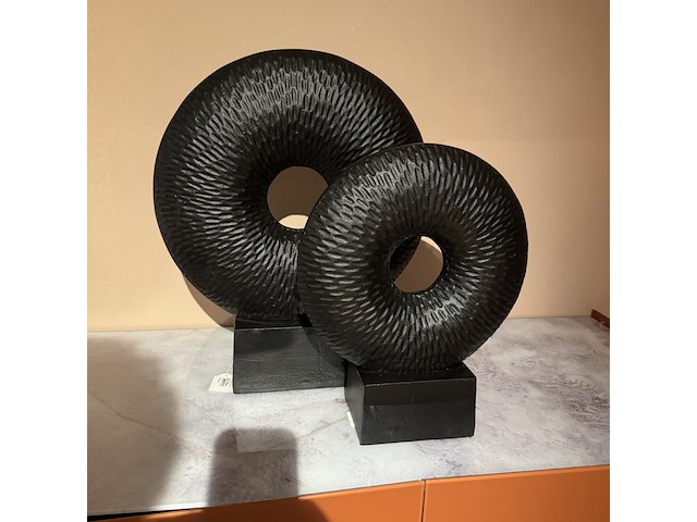 2x object op voet raw interiors, zwart - afbeelding 1 van  5