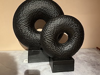 2x object op voet raw interiors, zwart - afbeelding 1 van  5