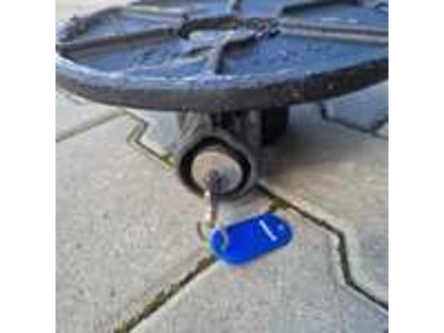 2x onderbouwkist en diverse vrachtwagen benodigdheden en onderdelen , o.a. daken, jost , 2025 - afbeelding 8 van  13