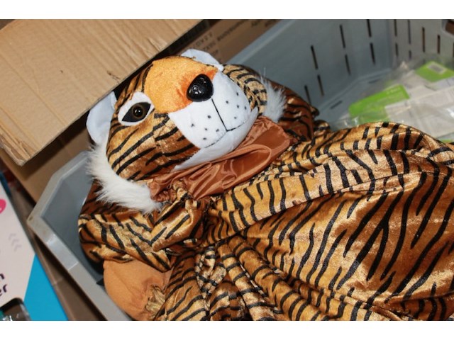 2x onesie leeuw mmaat 165 - afbeelding 3 van  3