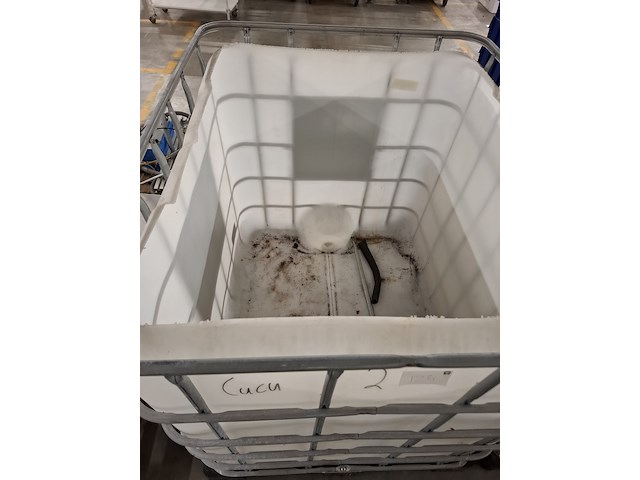 2x opengewerkte ibc container - afbeelding 3 van  4