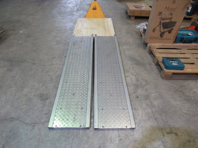 2x oprijplaten - afbeelding 1 van  4