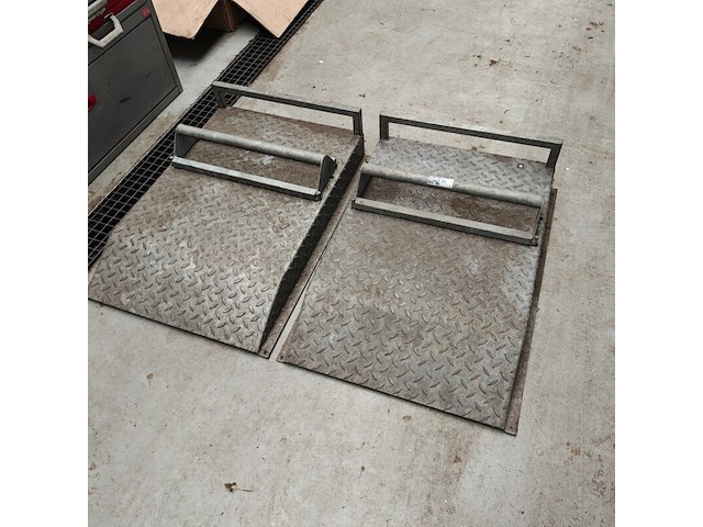 2x oprijramp met wielstop - afbeelding 1 van  1