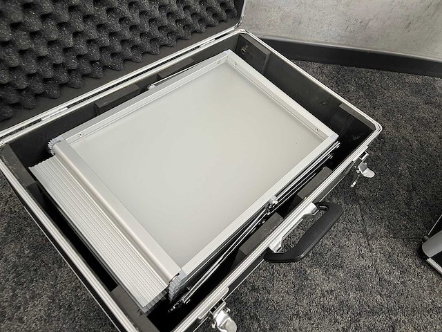 2x opvouwbare folder display met koffer - afbeelding 8 van  8