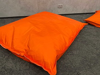 2x oranje zitzak 160x130 - afbeelding 2 van  9