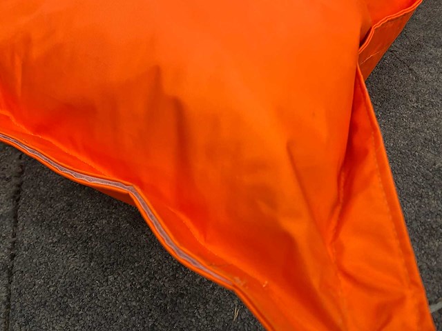 2x oranje zitzak 160x130 - afbeelding 5 van  9