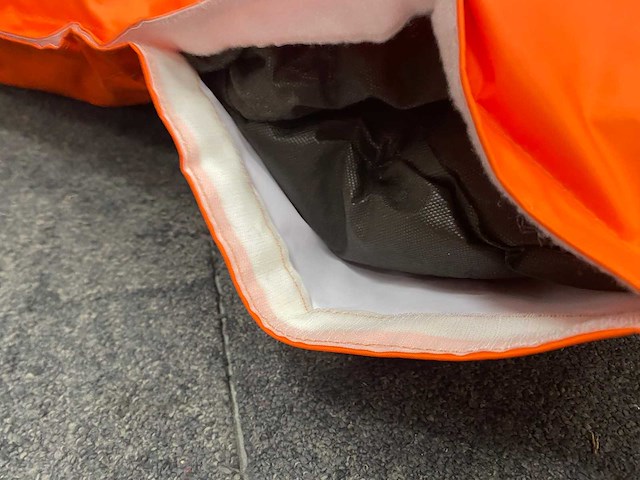 2x oranje zitzak 160x130 - afbeelding 7 van  9