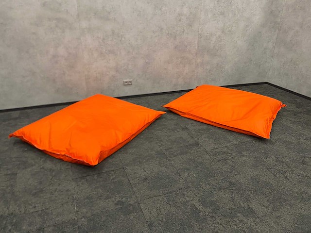 2x oranje zitzak 160x130 - afbeelding 9 van  9