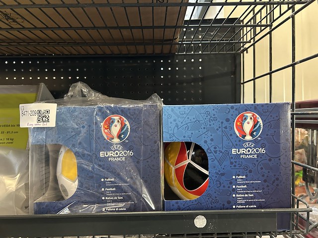 2x originele voetbal uefa, euro2016 - afbeelding 1 van  4