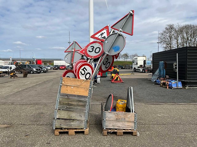 2x pallet diverse verkeersborden - afbeelding 4 van  9