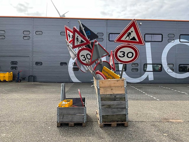 2x pallet diverse verkeersborden - afbeelding 2 van  7