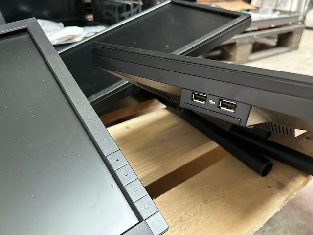 2x pallet ict accessoires w.o. beeldschermen, verlengsnoeren, w.o. dell - afbeelding 2 van  11