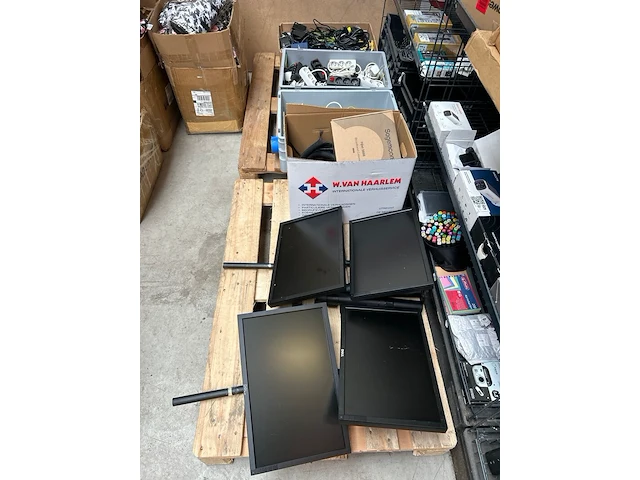 2x pallet ict accessoires w.o. beeldschermen, verlengsnoeren, w.o. dell - afbeelding 1 van  11