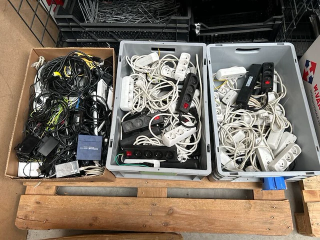 2x pallet ict accessoires w.o. beeldschermen, verlengsnoeren, w.o. dell - afbeelding 5 van  11