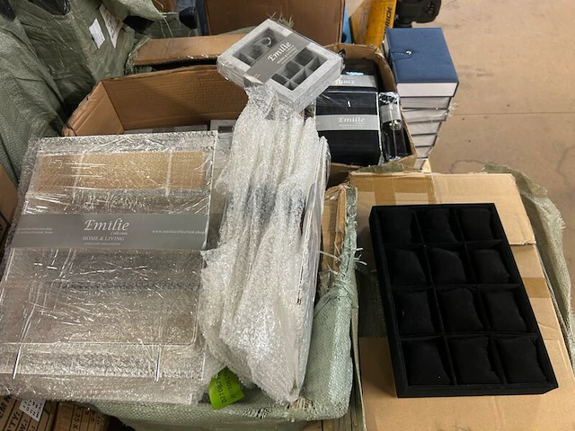 2x pallet luxe sieradenboxen, -opbergers, -displays - afbeelding 6 van  10
