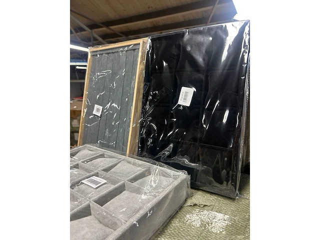 2x pallet luxe sieradenboxen, -opbergers, -displays - afbeelding 6 van  6
