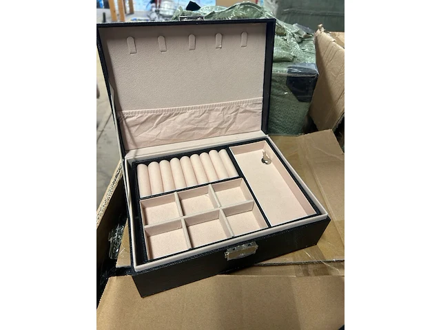2x pallet luxe sieradenboxen, -opbergers, -displays - afbeelding 3 van  8