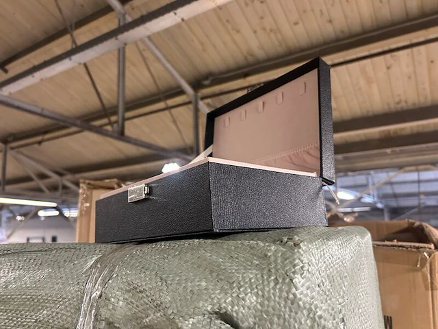 2x pallet luxe sieradenboxen, -opbergers, -displays - afbeelding 8 van  8