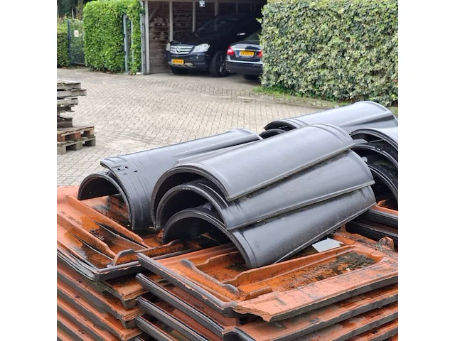2x pallet met dakpannen nibra, zwart - afbeelding 2 van  11