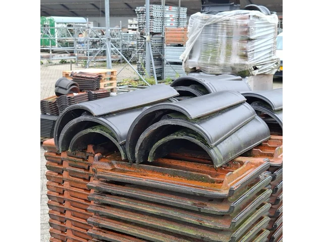 2x pallet met dakpannen nibra, zwart - afbeelding 3 van  11