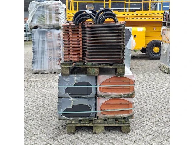 2x pallet met dakpannen nibra, zwart - afbeelding 4 van  11