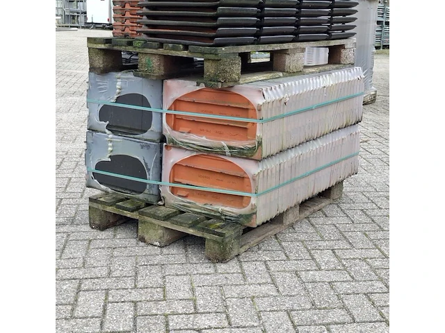 2x pallet met dakpannen nibra, zwart - afbeelding 5 van  11