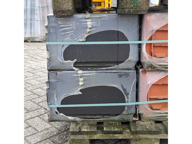 2x pallet met dakpannen nibra, zwart - afbeelding 6 van  11