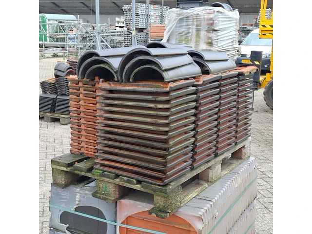 2x pallet met dakpannen nibra, zwart - afbeelding 9 van  11