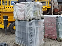 2x pallet met dakpannen vhf vario, zwart