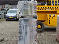2x pallet met dakpannen vhf vario, zwart - afbeelding 2 van  4