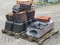 2x pallet met dakpannen zwart