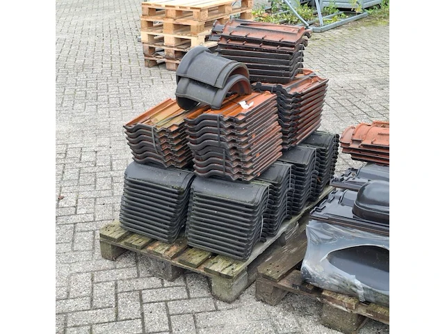2x pallet met dakpannen zwart - afbeelding 5 van  8