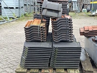 2x pallet met dakpannen zwart - afbeelding 6 van  8